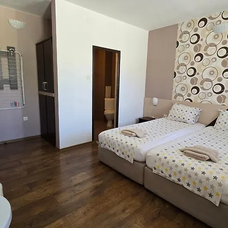 بيت ضيافة Estreya 3*