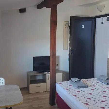 بيت ضيافة Estreya 3*